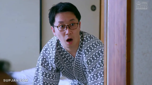 浴衣 · 和室 · 顔のクローズアップ · 覗き見視点 · 惊讶 · 探頭 · 张望 · 引き戸