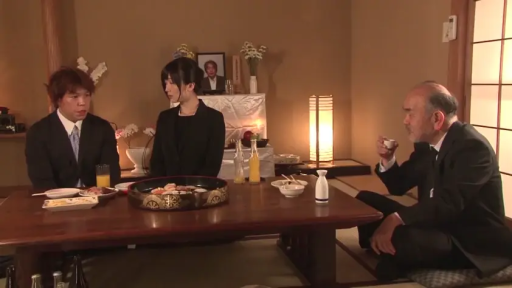 和室 · 否 · 黑色丧服 · 祭坛 · 聚餐 · 庄重 · 围坐 · 葬礼背景