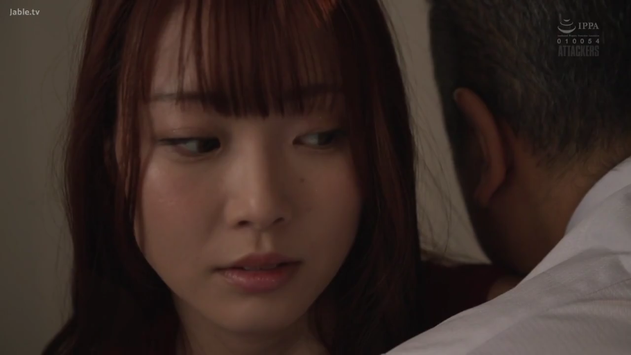 室内 · 面部 · 憂鬱 · 抱擁 · プロット · 休闲服 · 依偎