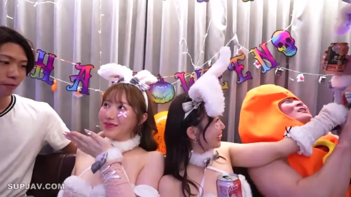 Indoor · Sitting Posture · Smile · 兔女郎服饰 · 聚会互动