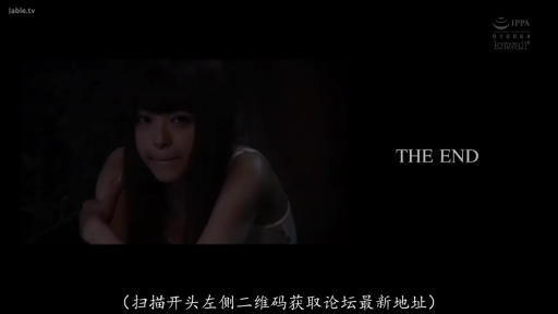 暗处 · 抱紧双臂 · 平静 · 上半身特写 · 吊带衫 · 抱膝 · 结束画面