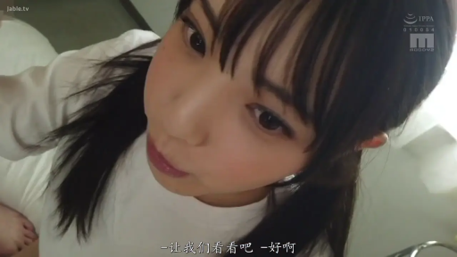 室内 · 脸部特写 · 平静 · 凝视 · 双马尾 · 俯视 · 白色长袖