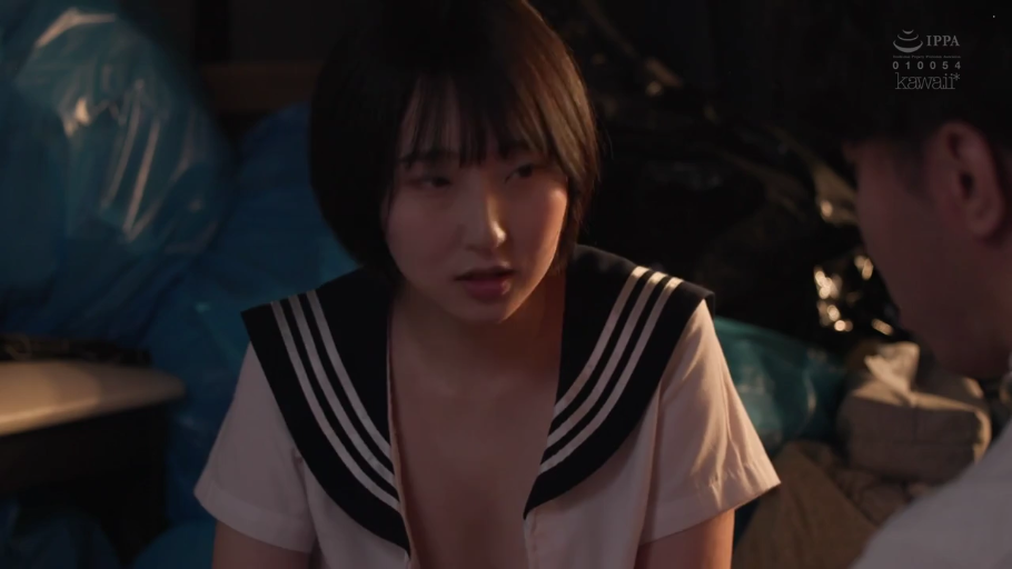 站立 · 中景 · 衬衫 · 撩裙 · 更衣室 · 长凳 · 痴汉 · 惊慌