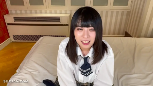 坐姿 · 卧室 · 微笑 · 床 · 半身 · 谈话 · JK制服 · 清纯