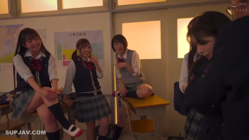 Sitting Posture · Conversation · Classroom · Medium shot · 课桌 · 多人 · JK Uniform · Smile