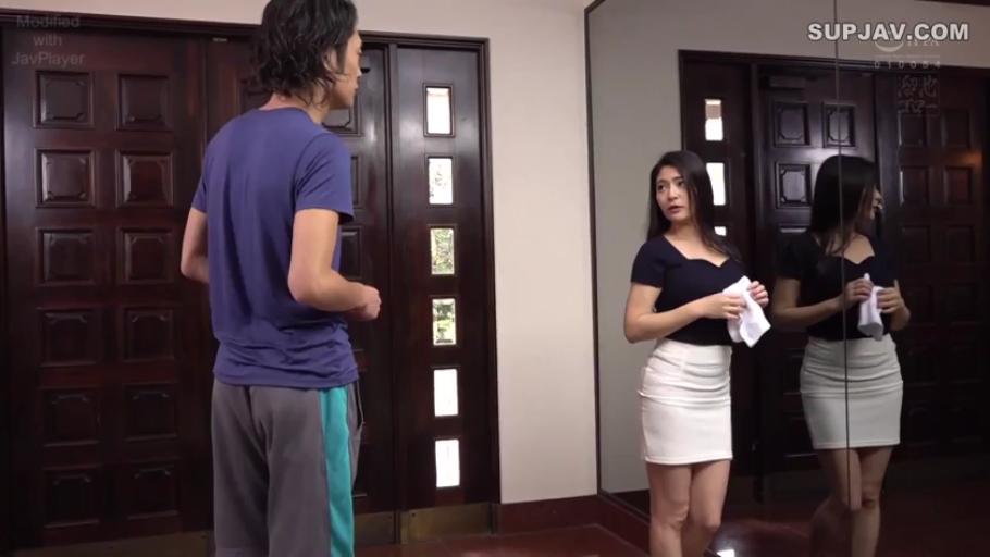 Indoor · Conversation · Stand · 全景 · 自然 · 黑色上衣 · 手帕 · 倒影