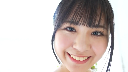 室內 · 臉部特寫 · 露肩