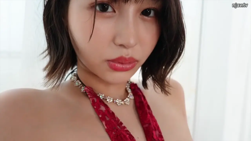 室内 · 脸部特写 · 红色蕾丝内衣 · 拍摄 · 正面对镜头