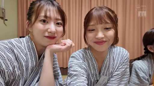 坐姿 · 面部 · 和室 · 面对镜头 · 双人 · 托腮 · 浴衣