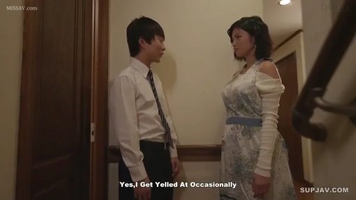 室内 · 会話 · 真剣 · 全身 · 站立 · 字幕 · 正装