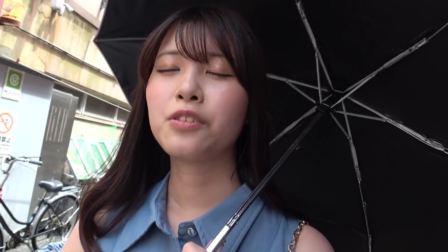 开腿 · 期待 · 运动内衣 · 客厅 · 隐私部位 · 分屏 · 电动按摩器 · 被动使用按摩棒自慰