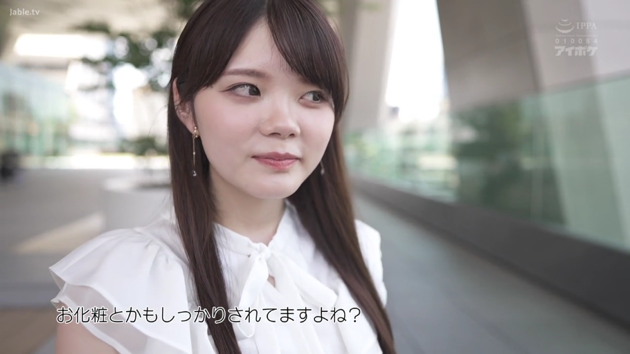 面部特写 · 户外 · 白色蝴蝶结衬衫