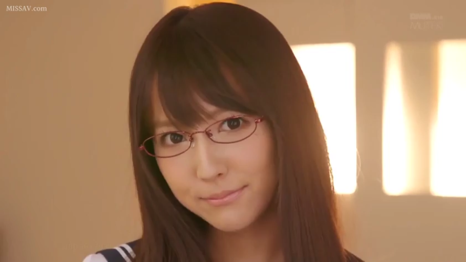 Indoor · Glasses · Smile · Stare · Sailor suit · 长发 · 头部特写 · 正面