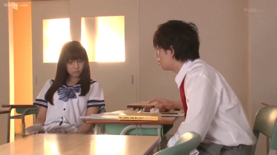 Sitting Posture · Classroom · 全景 · 对话 · 课桌 · Plot · Sailor suit · indifferent