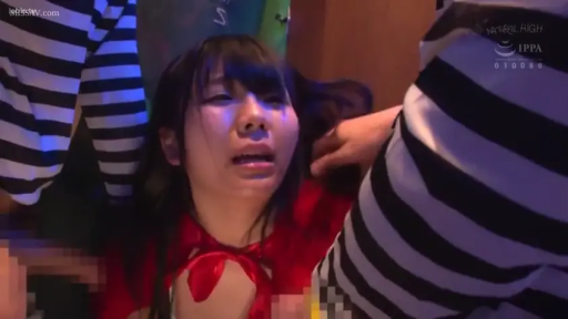 室内 · 顔のクローズアップ · 痴汉题材 · 迷离表情 · 红色角色扮演服 · 仰躺被动 · 多人侵害