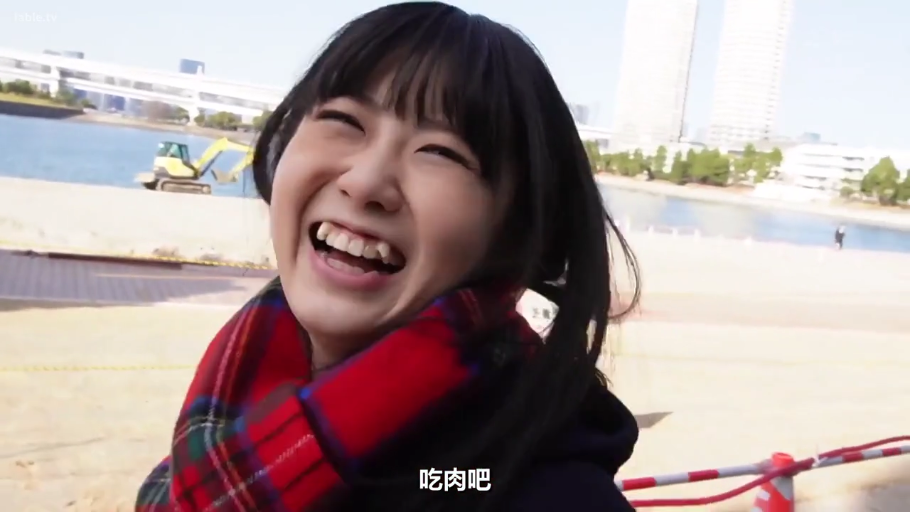 顔部のクローズアップ · 户外海边 · 正对面镜头 · 红色格纹围巾