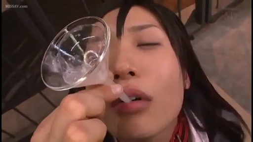 室內 · 臉部特寫 · 閉眼 · 仰臥 · 制服 · 漏斗 · 灌食