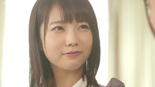 学校室内 · 顔部のクローズアップ · 浅笑 · 侧向 · 对视 · 常服 · 清纯 · 蝶ネクタイ