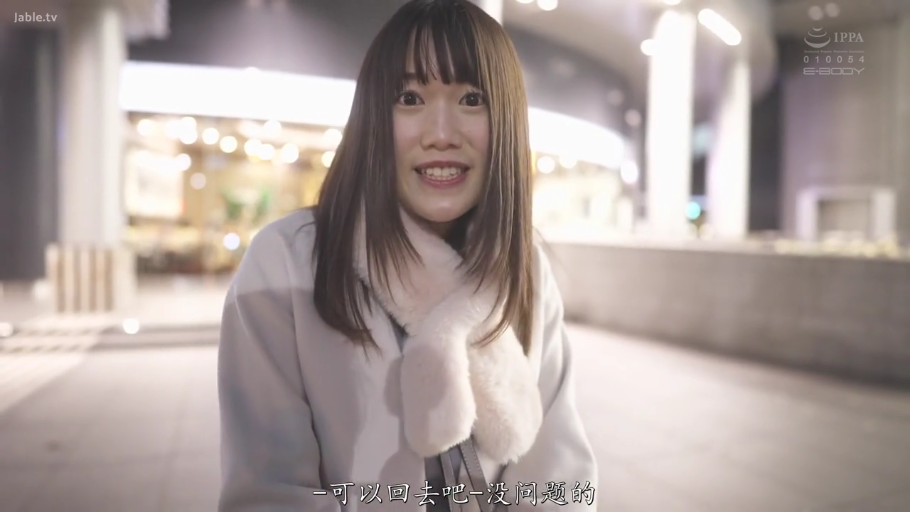 室内 · 俯身 · 专注 · 全裸 · 口交行为 · 特写镜头 · 阴茎与面部