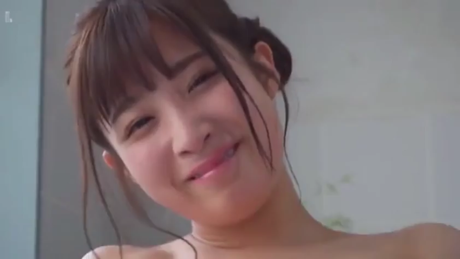 室内 · 脸部特写 · 微笑 · 裸体 · 注视 · 斜靠 · 浅景深