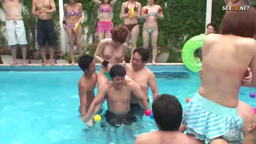 Standing Posture · 全景 · 露点 · 大笑 · frolic · Swimsuit · 游泳池 · 泳圈