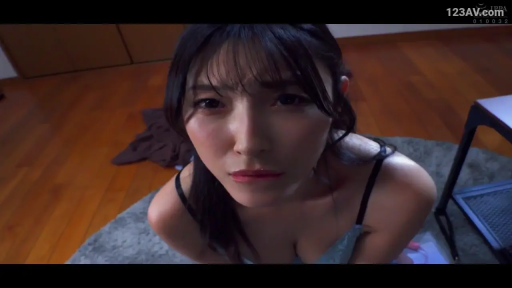 第一视角 · 迷离 · 跪姿 · 面部特写 · 房间 · 凝视 · 黑色吊带