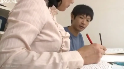 室内 · 坐姿 · 专注 · 辅导 · 剧情 · 侧乳 · 笔 · 褶边衬衫