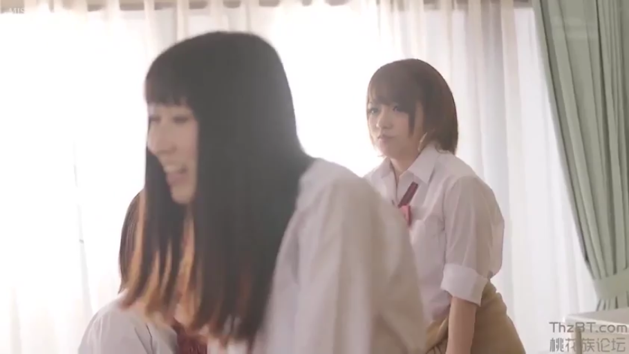 室内 · 站立 · 中景 · 微笑 · 多人 · JK制服 · 窗帘 · 聚集