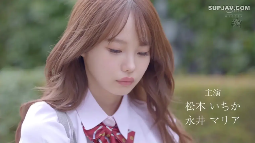 憂鬱 · 校服 · 站立 · 注視 · 特寫 · 清纯 · 户外