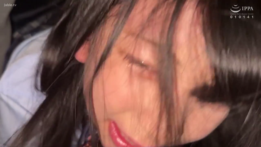 室内 · 脸部特写 · 销魂 · 性行为 · 仰卧 · 制服 · 乱发