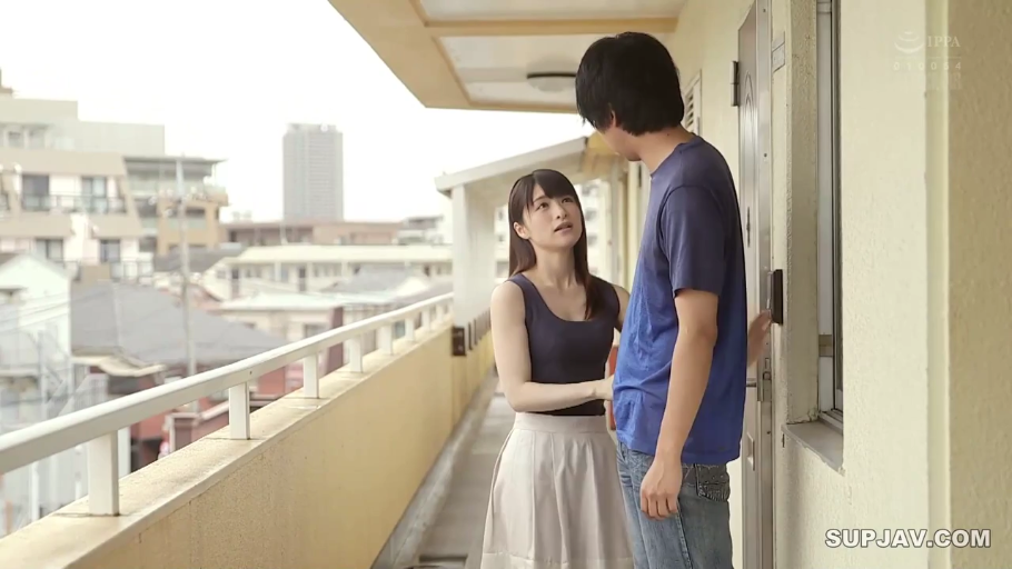 站立 · 中景 · 剧情 · 半身裙 · 走廊 · 门 · 仰望 · 阻拦