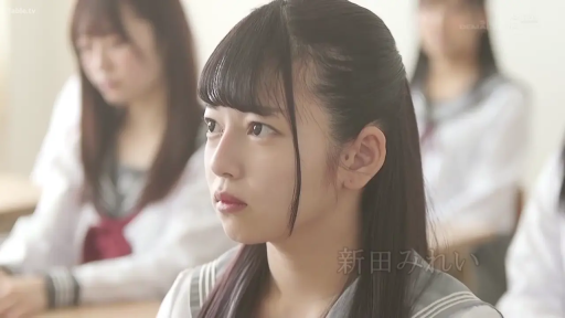 坐姿 · 嚴肅 · 教室 · 課桌 · 清纯 · 水手服 · 侧脸特写 · 听讲