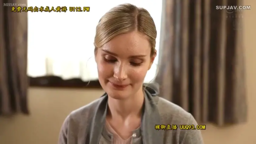 室内 · 坐姿 · 面部特写 · 灰色开衫