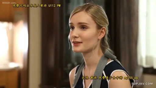 室内 · 站立 · 平静 · 注视 · 无袖上衣 · 半身像 · 欧美女性