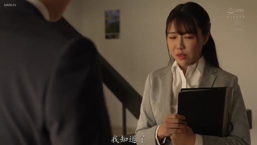 办公室 · 不安 · 站立 · 中景 · 文件夹 · OL · 灰色西装职业装 · 职场汇报