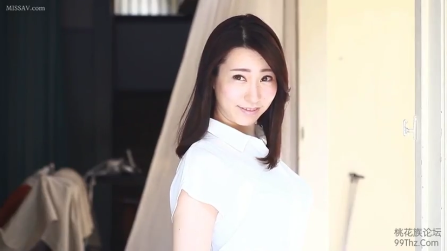 室内 · 白色衬衫 · 半身