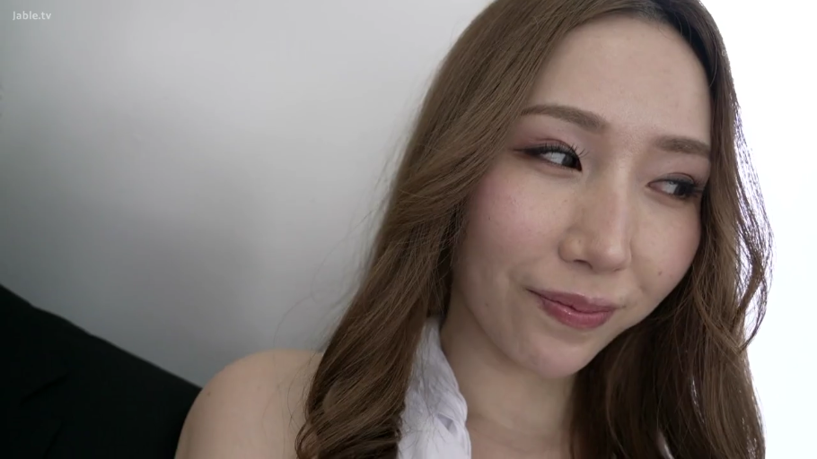 室内 · 脸部特写 · 迷离 · 挑逗 · 侧头 · 亚洲 · 白色挂脖