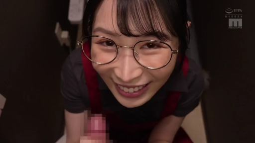 室内 · 面部特写 · 背带裙