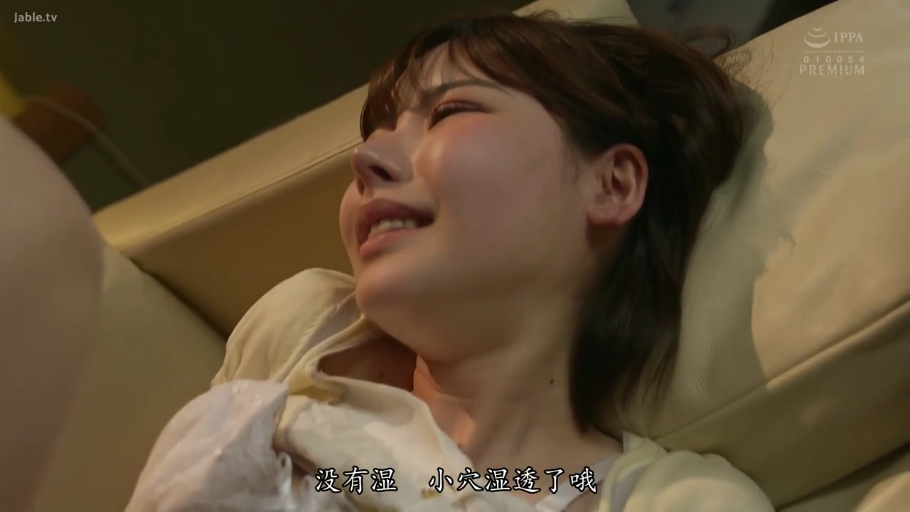 室内 · 脸部 · 白色衬衫 · 仰卧