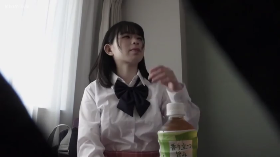 白色校服衬衫