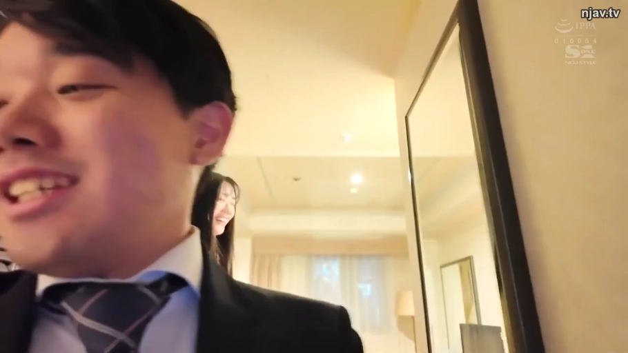 卧室 · 中景 · 自慰 · 快感 · M字开腿 · 露乳装