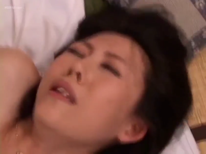 室内 · 脸部特写 · 全裸 · 仰卧