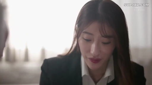 室内 · 座り姿勢 · 顔 · ビジネススーツ · 交流 · OL · 含情脉脉