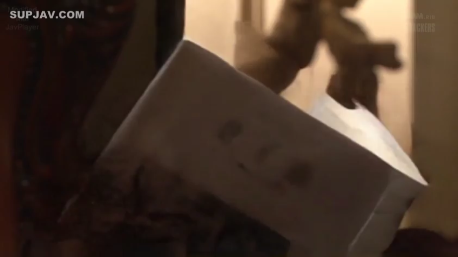 室内 · 性交 · 俯身 · 枕头 · 白色上衣 · 模糊 · 动态模糊