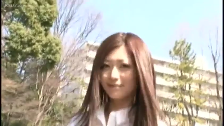 跪坐 · 接吻 · 享受 · 中景 · 客厅 · 椅子 · 白色高领毛衣 · 男女交互