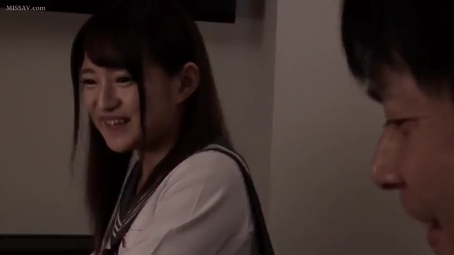 室内 · 座り姿勢 · 顔のクローズアップ · 対話 · 水手服 · 笑容 · 长发