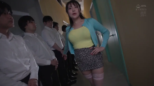 Conversation · Standing Posture · 自然 · Plot · 豹纹短裙 · Corridor