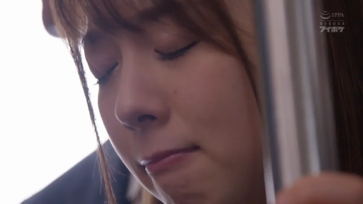 面部 · 站立 · 闭眼 · 扶手 · 忍耐 · 侧脸 · 电车 · 正装