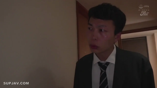 室內 · 站立 · 面部特寫 · 注視 · 西裝 · 惊讶 · 成年男性