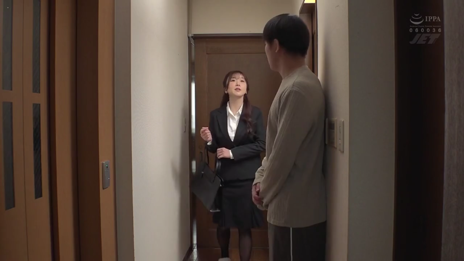 Whole body · Stand · 居家环境 · 职业套装 · 走廊玄关 · 开门进入 · 手提皮包